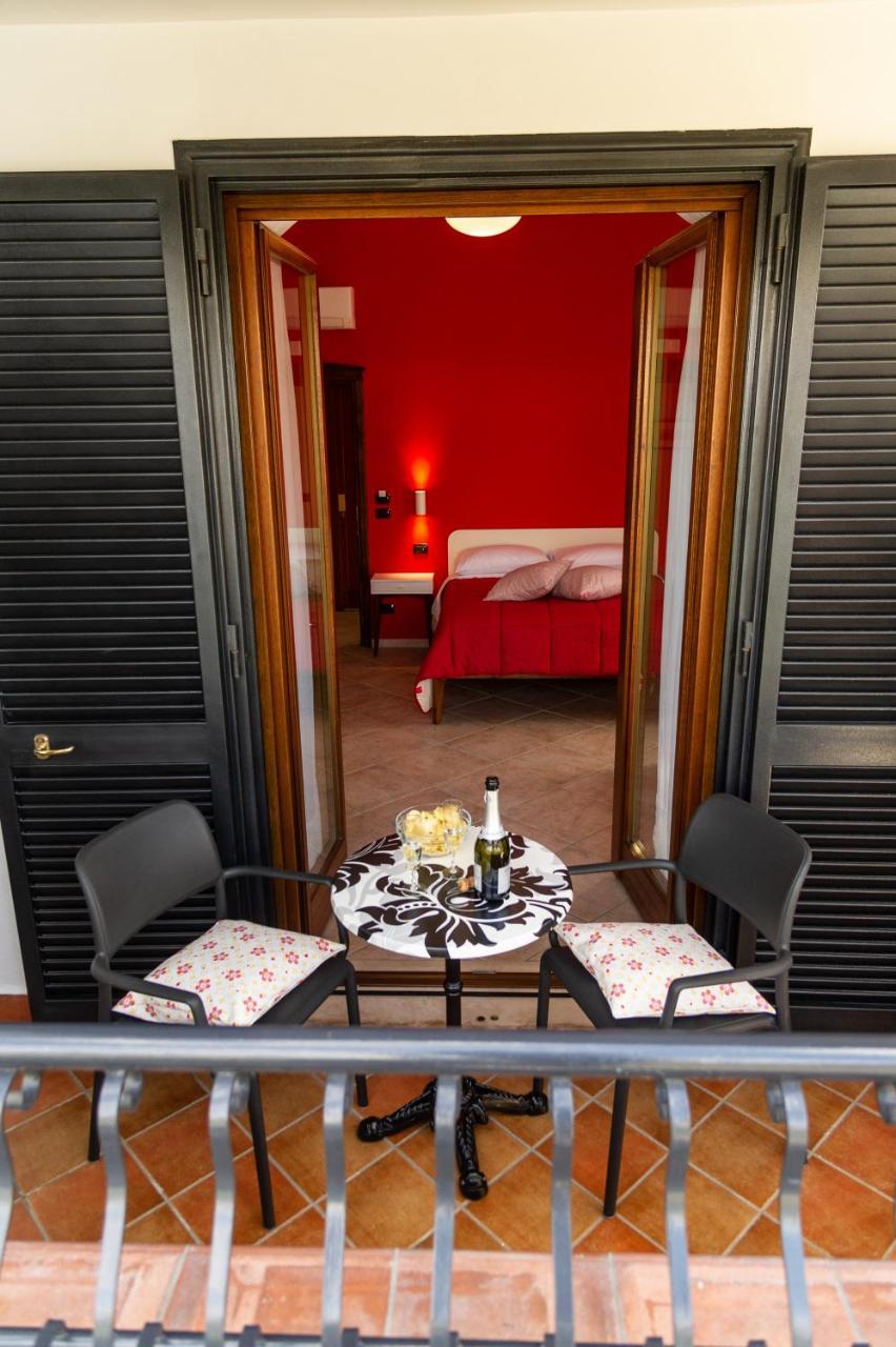 Ohana Bed And Breakfast กาสเตลลัมมาเร ดิ สตาเบีย ภายนอก รูปภาพ